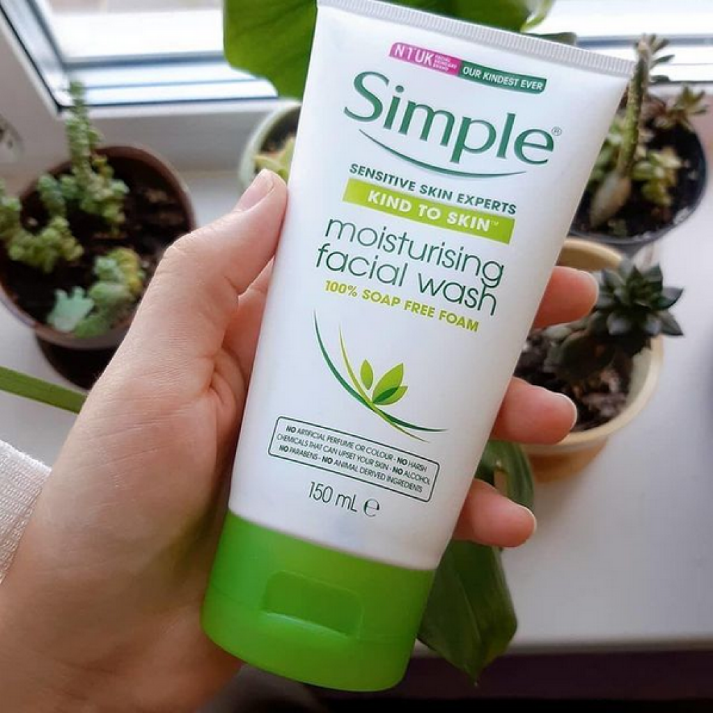 Simple Moisturising Facial Wash Foam 150ml.