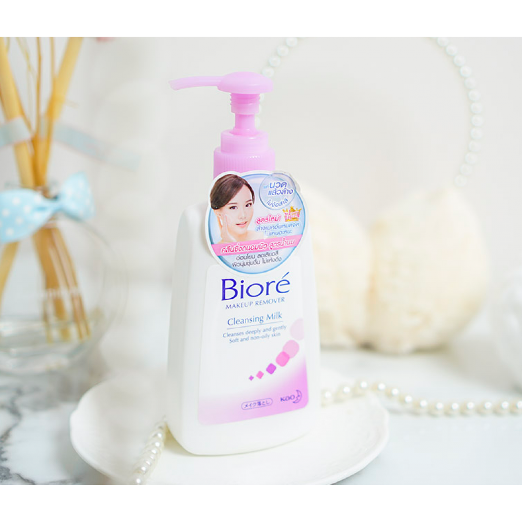 Biore Cleansing Milk Lotion Make Up Remover 180ml.