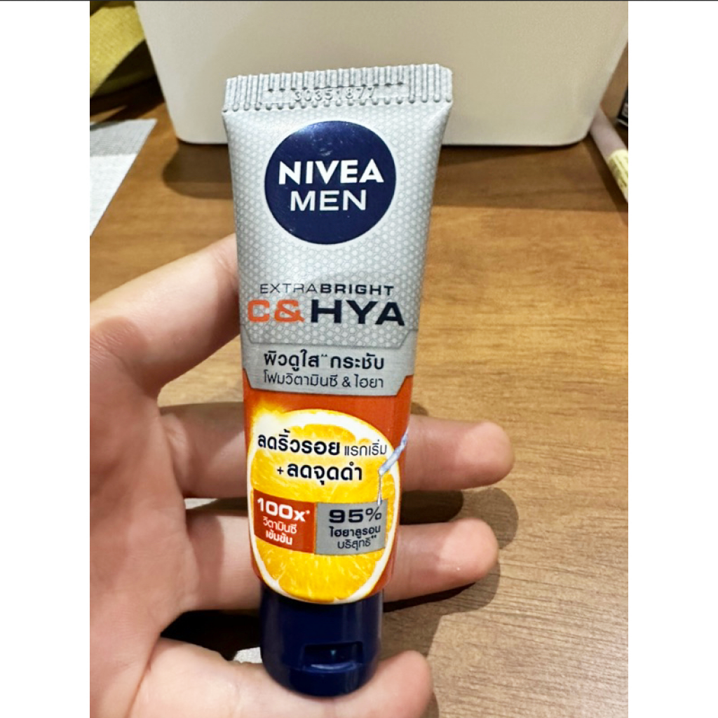 Nivea Men Bright C and Hya Age Wash 150g.