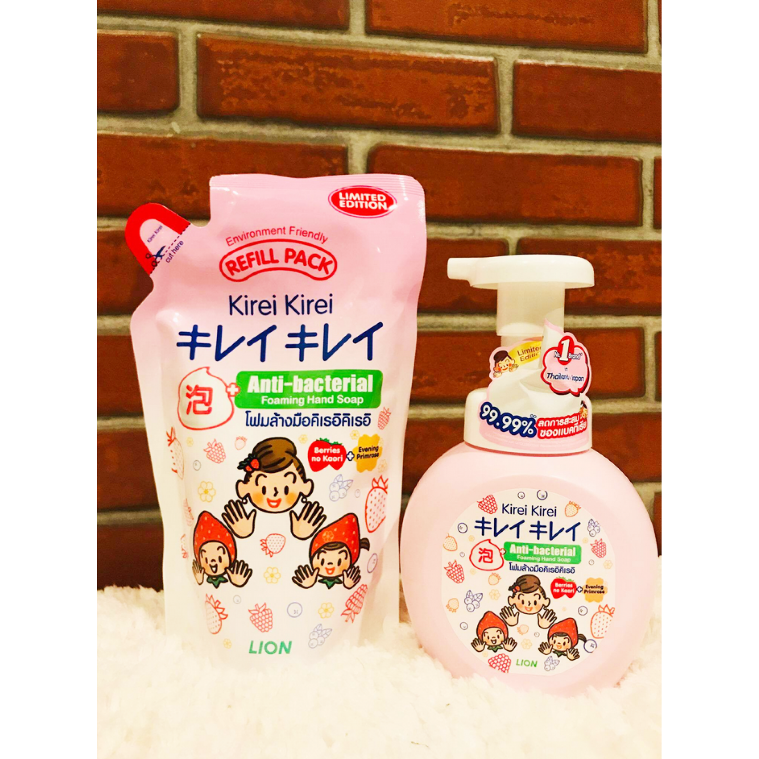 Kirie Foaming Hand Soap Berrie No Kaori 200ml.Refill