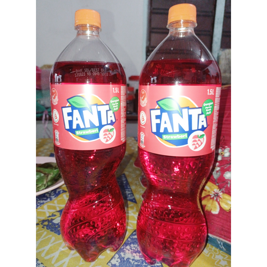 FANTA Strawberry Flavored Soft Drink 1.5 L.